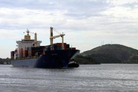 Navio chegando ao Porto de Vitória